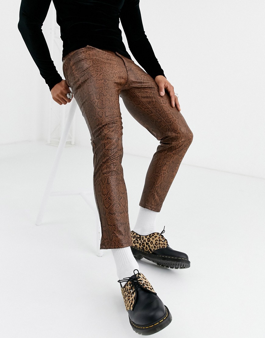 ASOS DESIGN - Skinny jeans met coating in leerlook en met bruine slangenprint