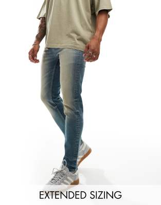 skinny jeans with extreme tint in mid wash blue