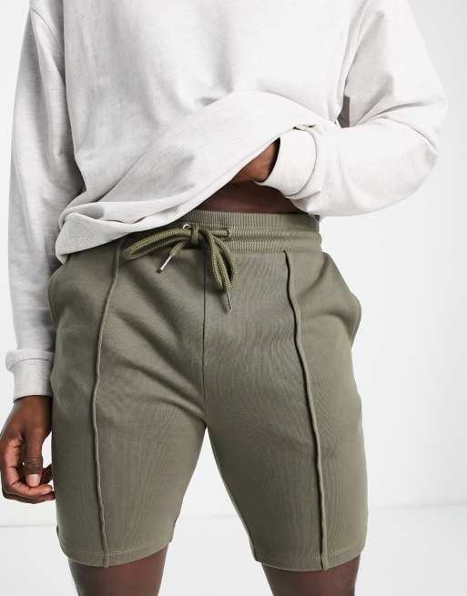 ASOS DESIGN - Skinny jersey shorts met plat gestikte plooitjes in khaki