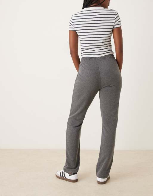 ASOS DESIGN skinny leg pull on sweatpants in charcoal, 5 of 5