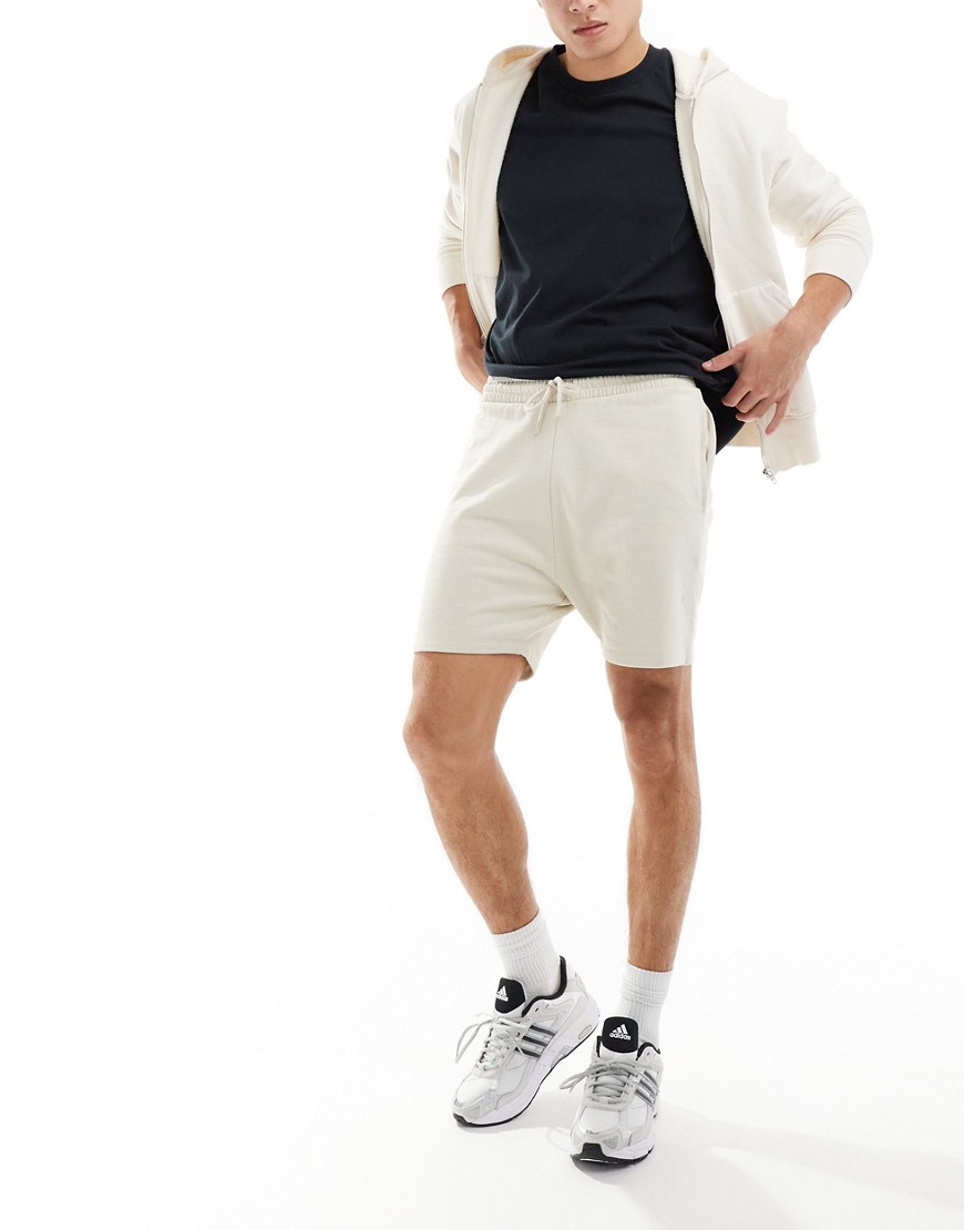ASOS DESIGN skinny shorts in beige-Neutral