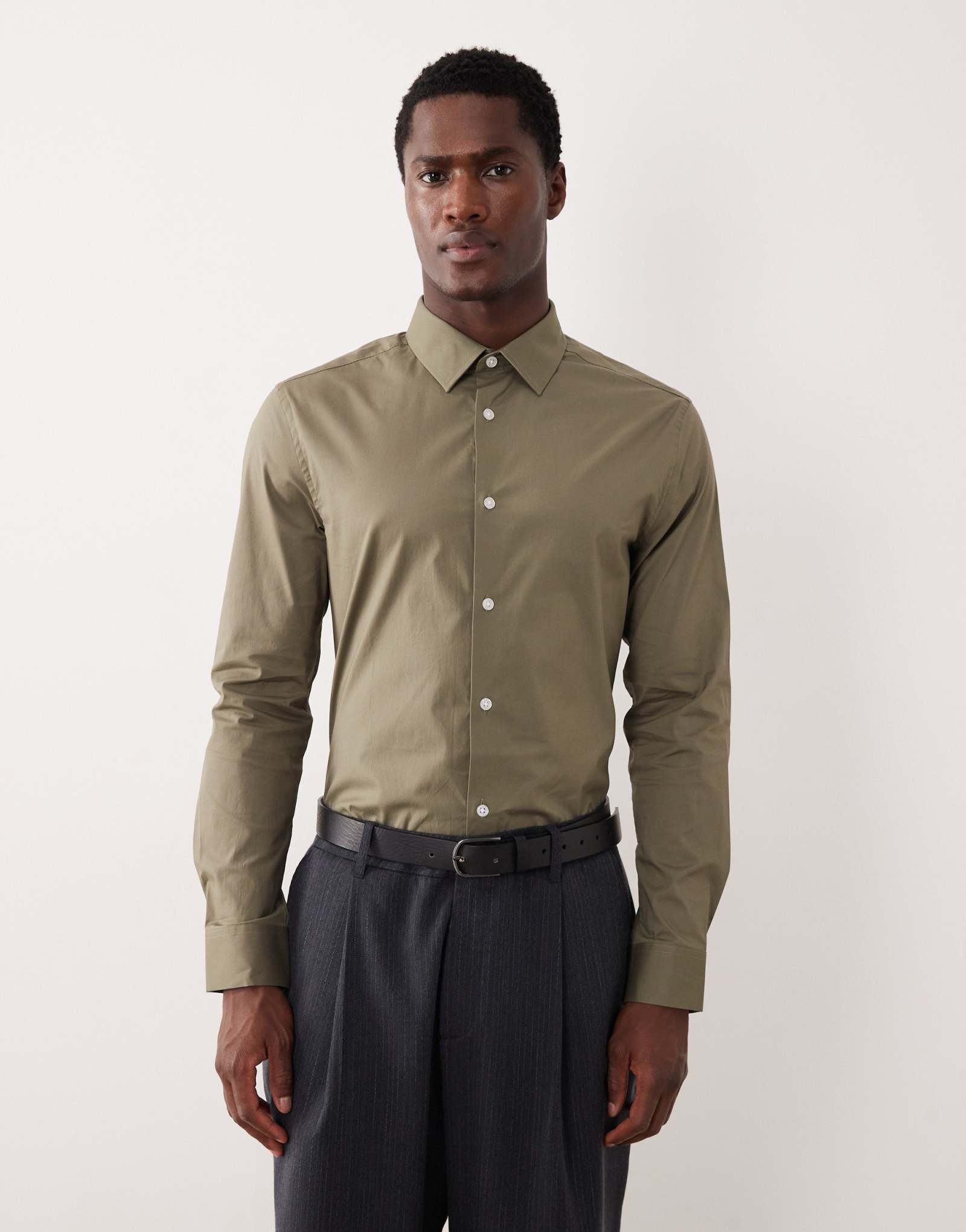 ДИЗАЙНЕРСКАЯ облегающая рабочая рубашка-стрейч ASOS зеленого цвета хаки