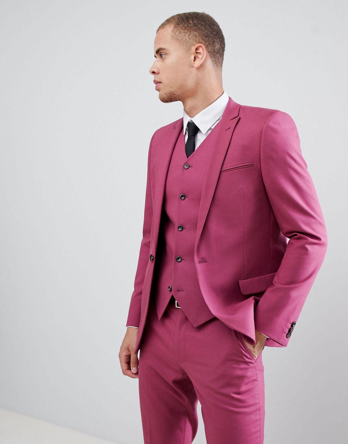Мужской розовый. Костюм мужской. Розовый костюм. Розовый костюм мужской на свадьбу. Мужчина в розовом костюме.