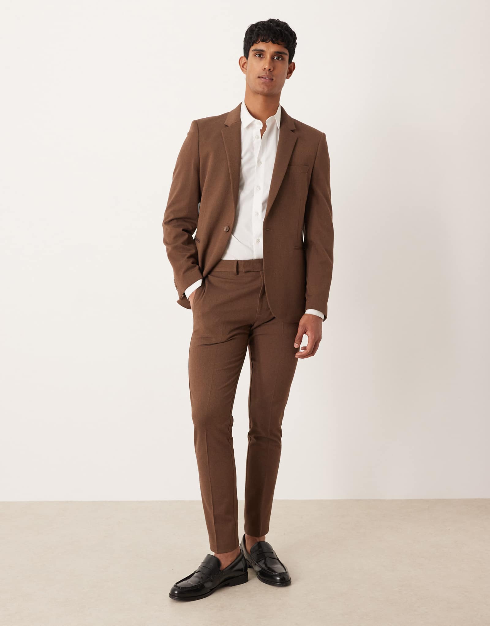 Дизайнерские узкие костюмные брюки ASOS из коричневой саржи