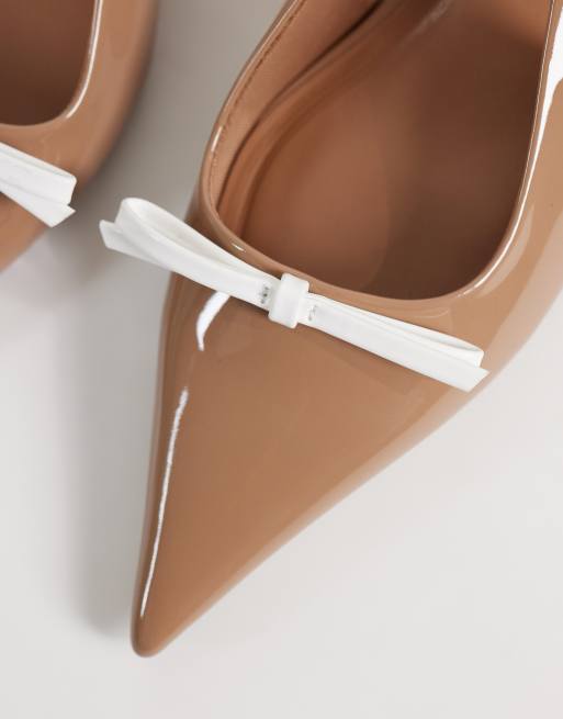 ASOS DESIGN Skippy sko med sløjfedetalje, slingback og kitten-hæl i beige lak, 3 af 4