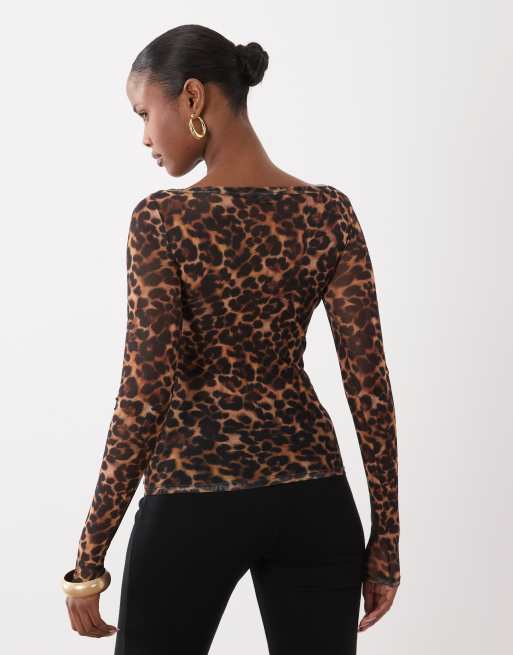 ASOS DESIGN skir mesh-topp med vid rund halsringning, långa ärmar och leopardmönster, 4 av 4