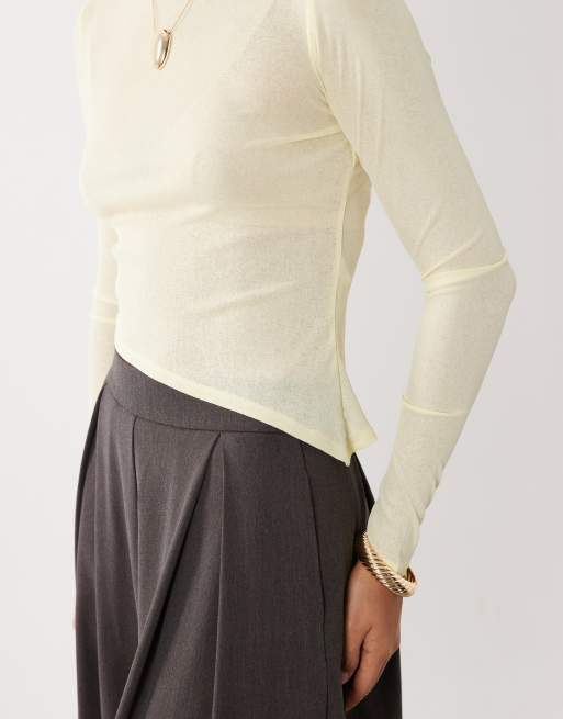 ASOS DESIGN skir topp med långa ärmar och asymmetrisk fåll i buttermilk, 2 av 4