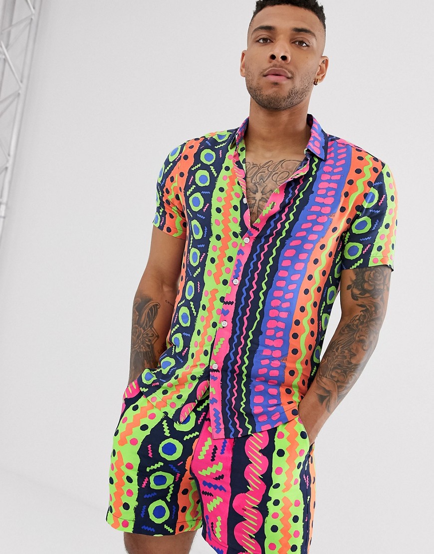 ASOS DESIGN – Skjorta med abstrakt 80-talsmönster och normal passform, del av set-Flerfärgad