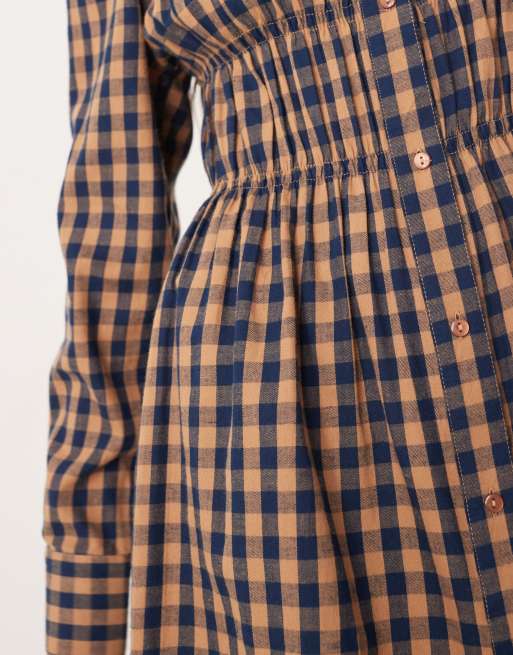ASOS DESIGN - Skjorte-minikjole med indsyet talje og lysebrune tern, 3 af 4
