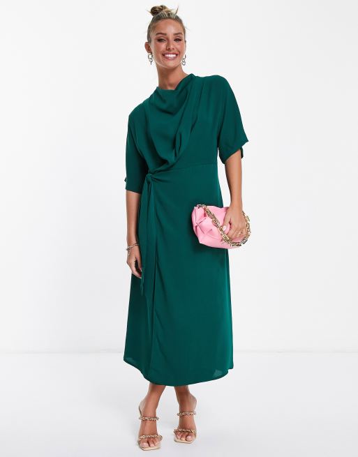 ASOS DESIGN – Skogsgrön midiklänning med draperad ringning och omlottkjol