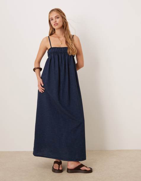 ASOS DESIGN – Sköljtvättad, smockad maxiklänning i mjuk denim med ryschad byst - view 1