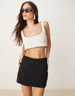 ASOS DESIGN - Skort in Schwarz mit Lochstickerei