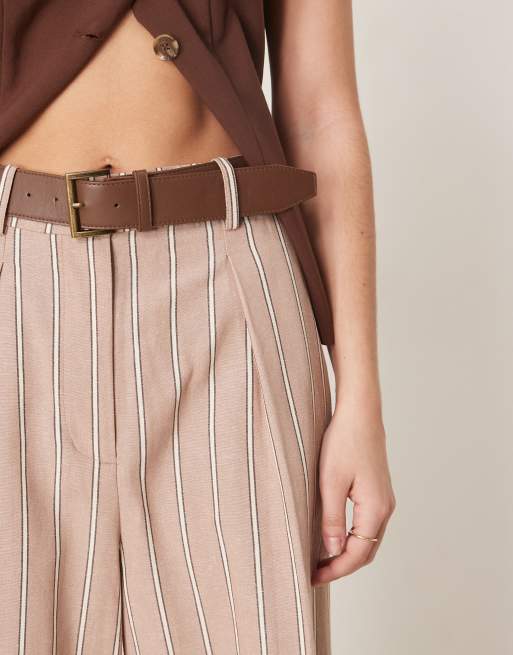 ASOS DESIGN - Skræddersyede afslappede bukser med PU-bælte og mokkabrune striber i ankellængde, 3 af 5