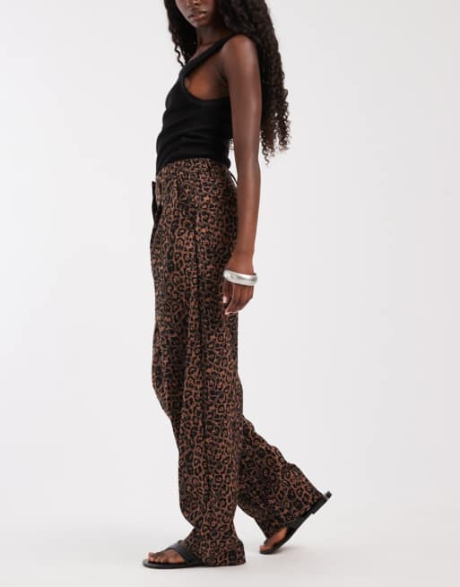 ASOS DESIGN skræddersyede arch barrel-bukser med leopardprint, 2 af 5