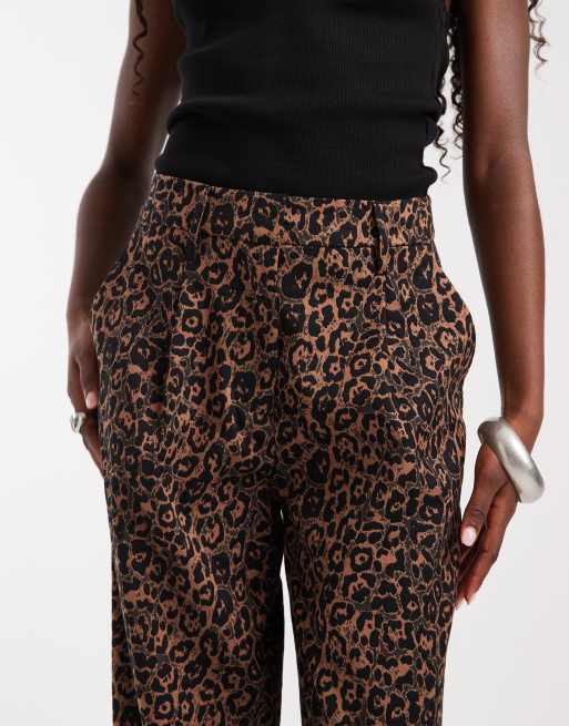 ASOS DESIGN skræddersyede arch barrel-bukser med leopardprint, 3 af 5