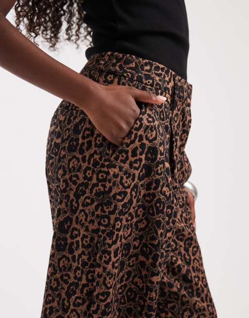 ASOS DESIGN skræddersyede arch barrel-bukser med leopardprint, 4 af 5