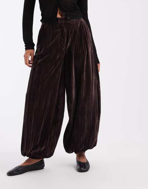 ASOS DESIGN skræddersyede joggers i krøllet velour i brun - view 1