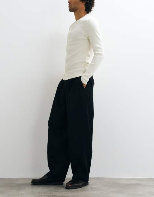 ASOS DESIGN skræddersyede plisserede bukser med brede barrel-ben i sort, 2 af 5