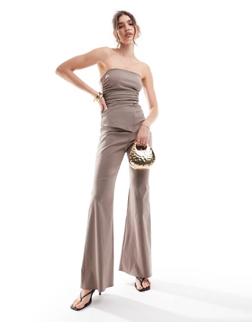 ASOS DESIGN - Skræddersyet bandeau-jumpsuit med rynket overdel i mokkabrun