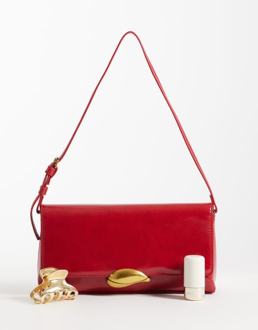 ASOS DESIGN skuldertaske med guldfarvet hardware i rød, 2 af 4