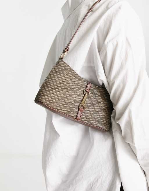 ASOS DESIGN - Skuldertaske med monogramprint og lukning med metalklip i 90'er-stil