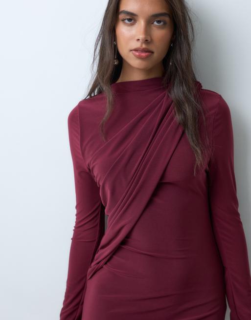 ASOS DESIGN slå om-højhalset slinky maxikjole i bordeaux, 4 af 5