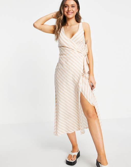 ASOS DESIGN - Slå-om-maxikjole i hør med lyserødt stribet print