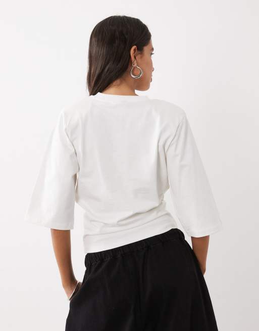 ASOS DESIGN slå om-t-shirt med twist foran i hvid, 4 af 4