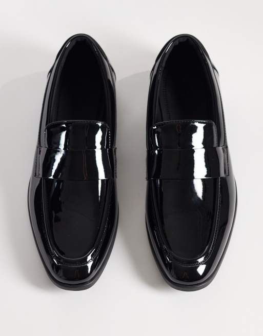 ASOS DESIGN slanke loafers med saddeldetalje i sort lak, 2 af 4