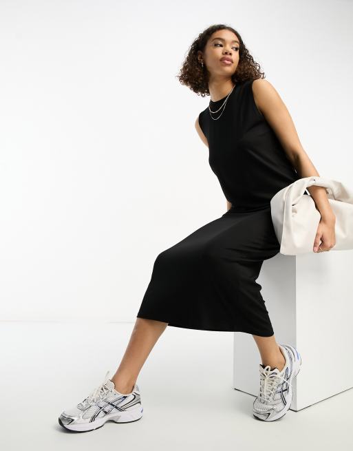 Black maxi dress outlet with sneakers