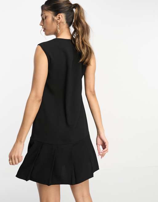 Black dress with pleated skirt sale