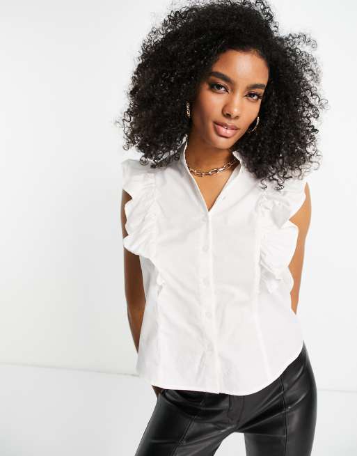 White clearance sleeveless shirt