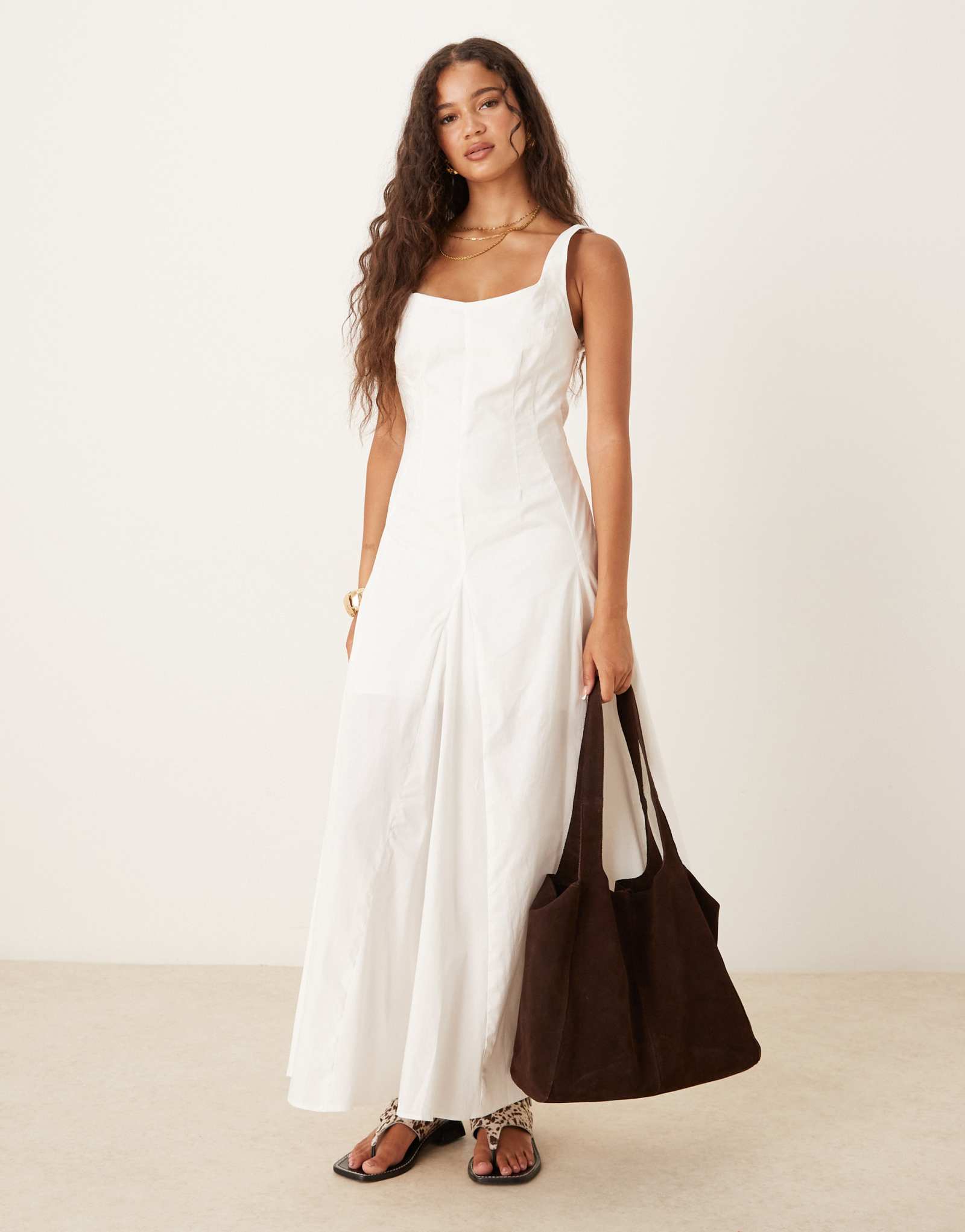 ДИЗАЙНЕРСКОЕ миди-платье ASOS без рукавов с завышенной талией белого цвета