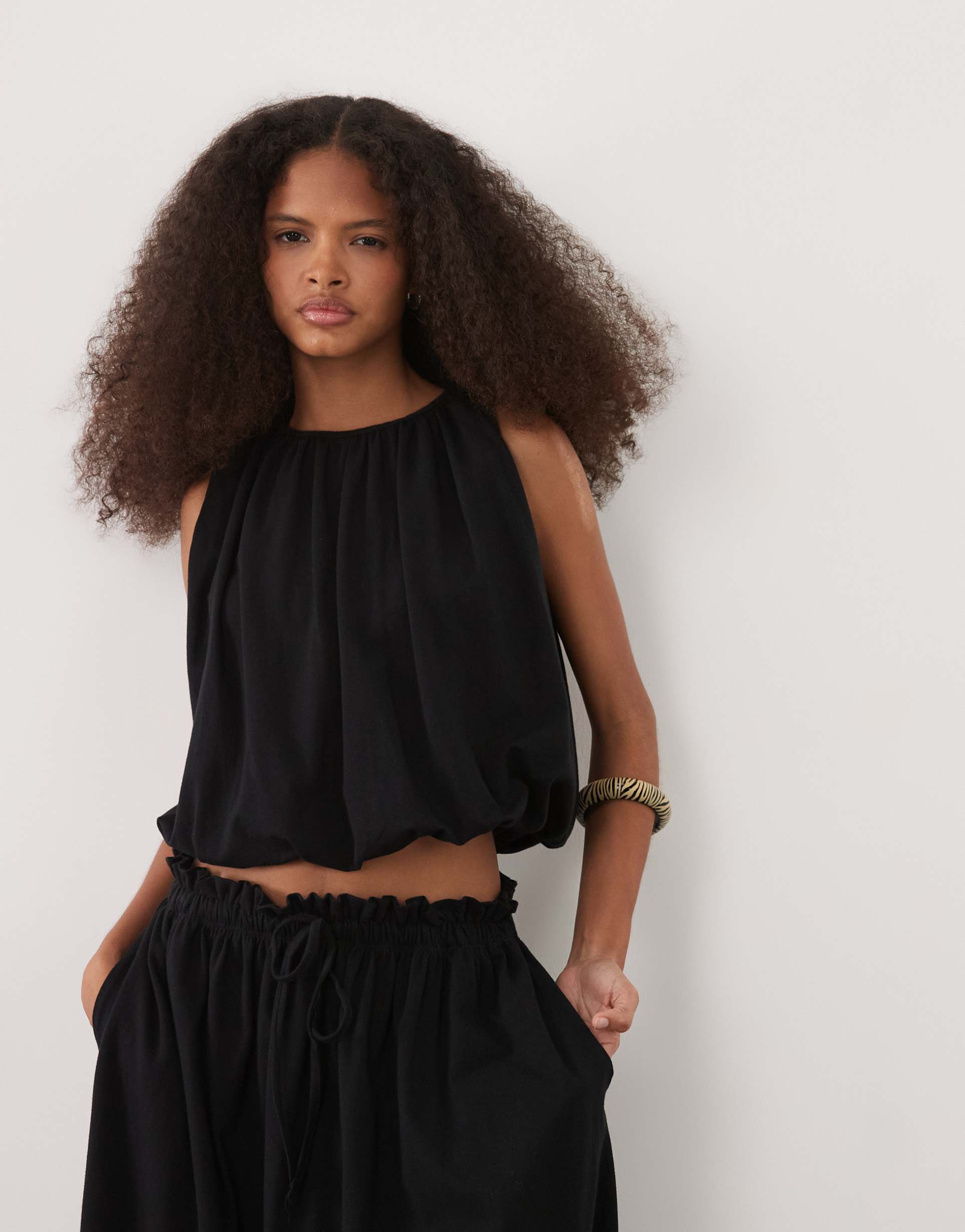asos design sleeveless with gathering top in black - part of a set