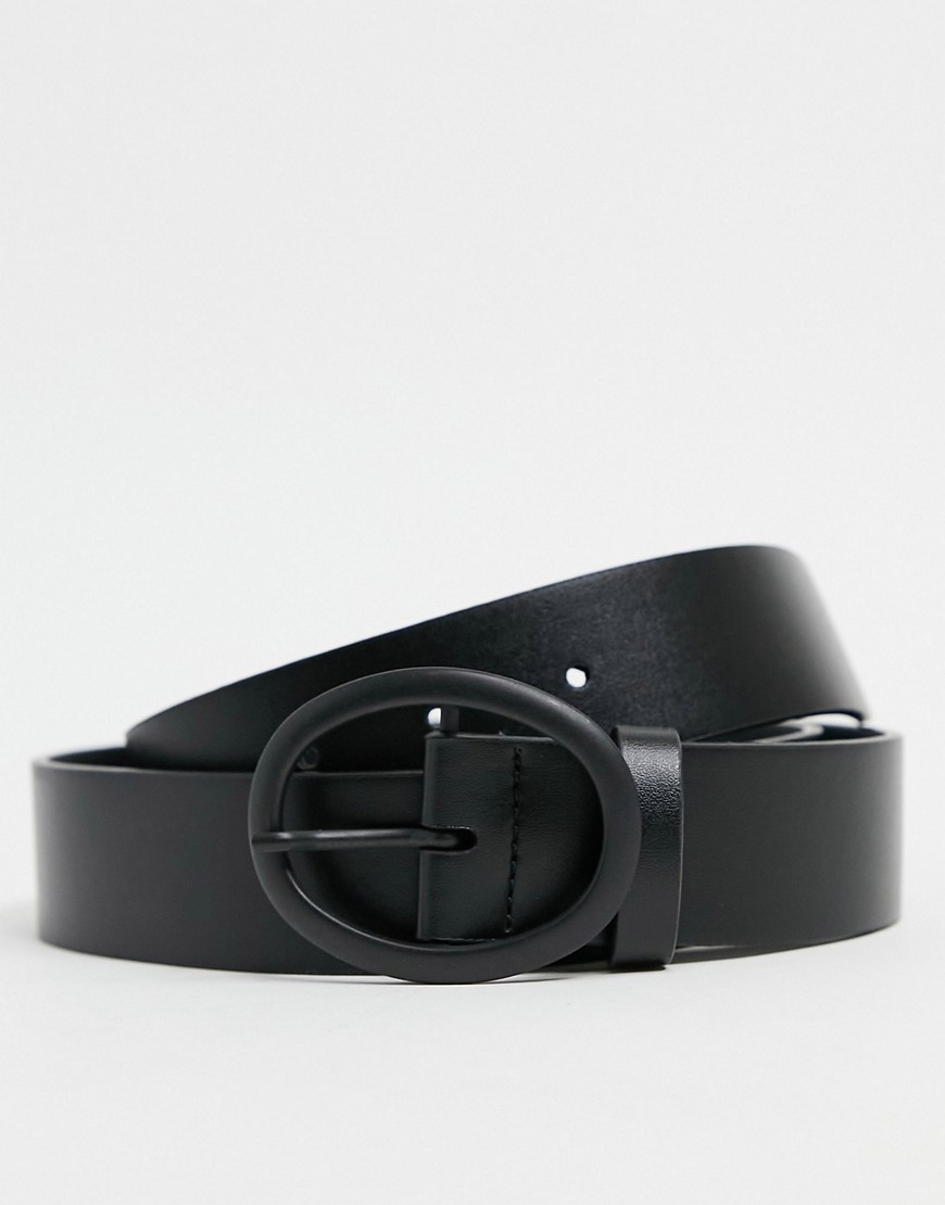 ASOS DESIGN slim belt in black faux leather with circular matte black buckle