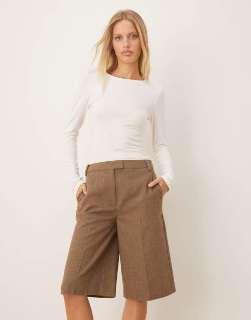 ASOS DESIGN slim bermuda shorts in brown, 2 of 5