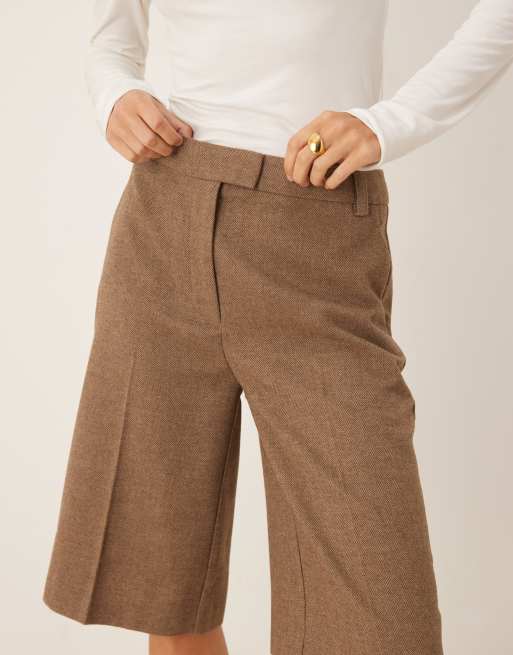 ASOS DESIGN slim bermuda shorts in brown, 5 of 5