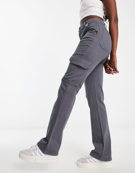 Pantalones cargo gris carbón de estilo paracaidista muy ancho de ASOS  DESIGN