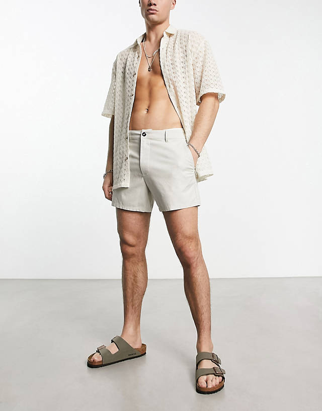 ASOS DESIGN - slim chino shorts in short length in beige