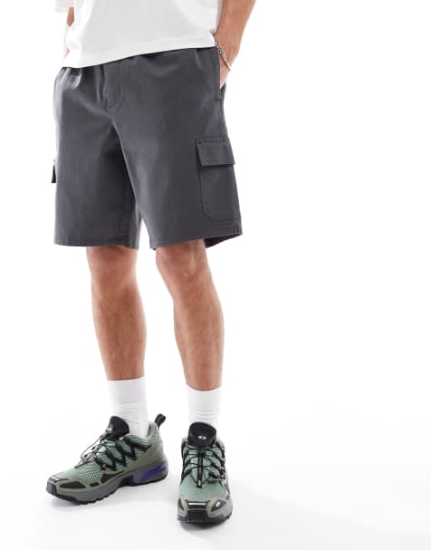 ASOS DESIGN slim fit cargo shorts in charcoal - view 2