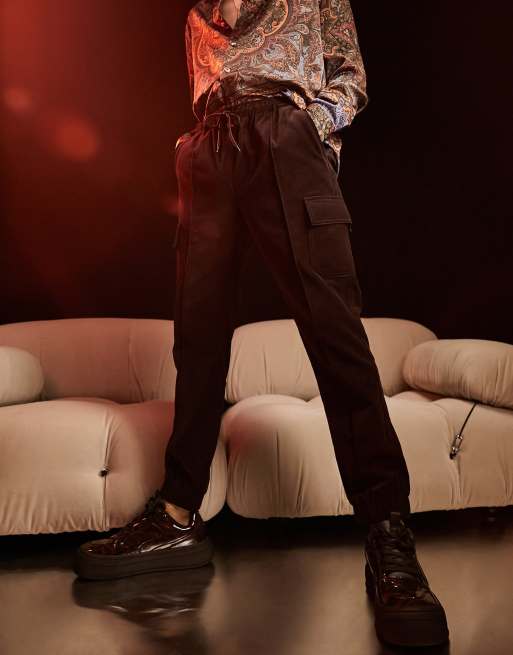 ASOS DESIGN - Slim fit cargobroek van fluweelachtige stof in bruin