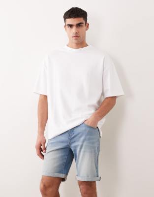 Slim-Fit-Jeansshorts aus elastischen Denim in hellblauer Waschung mit regulärer Länge Blau 52
