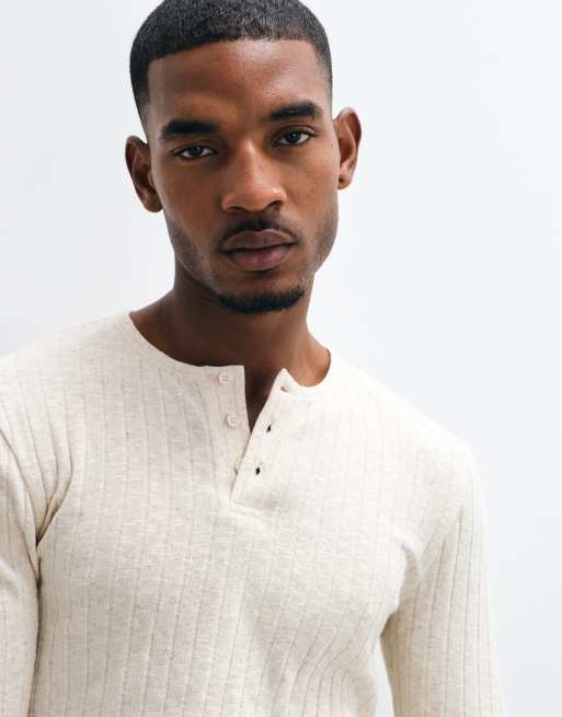 ASOS DESIGN Slim-Fit Langarm-T-Shirt mit Henley-Ausschnitt in neutraler Leinenoptik mit Rippstruktur, 4 von 5