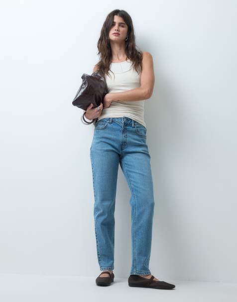 ASOS DESIGN slim-fit mom jeans in lichtblauw - view 1