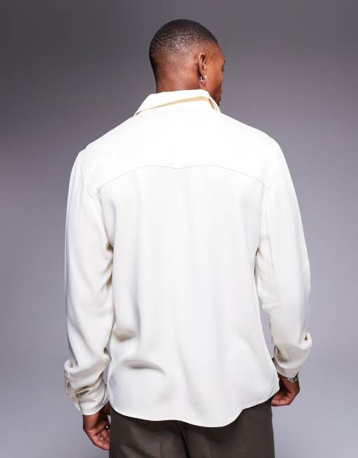 ASOS DESIGN – Slim Fit Satin-Hemd in Creme mit 70er-Jahre-Kragen, 3 von 4