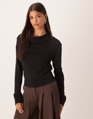 ASOS DESIGN - Slim-Fit-Strickpullover in Schwarz mit Drapierung-Brown