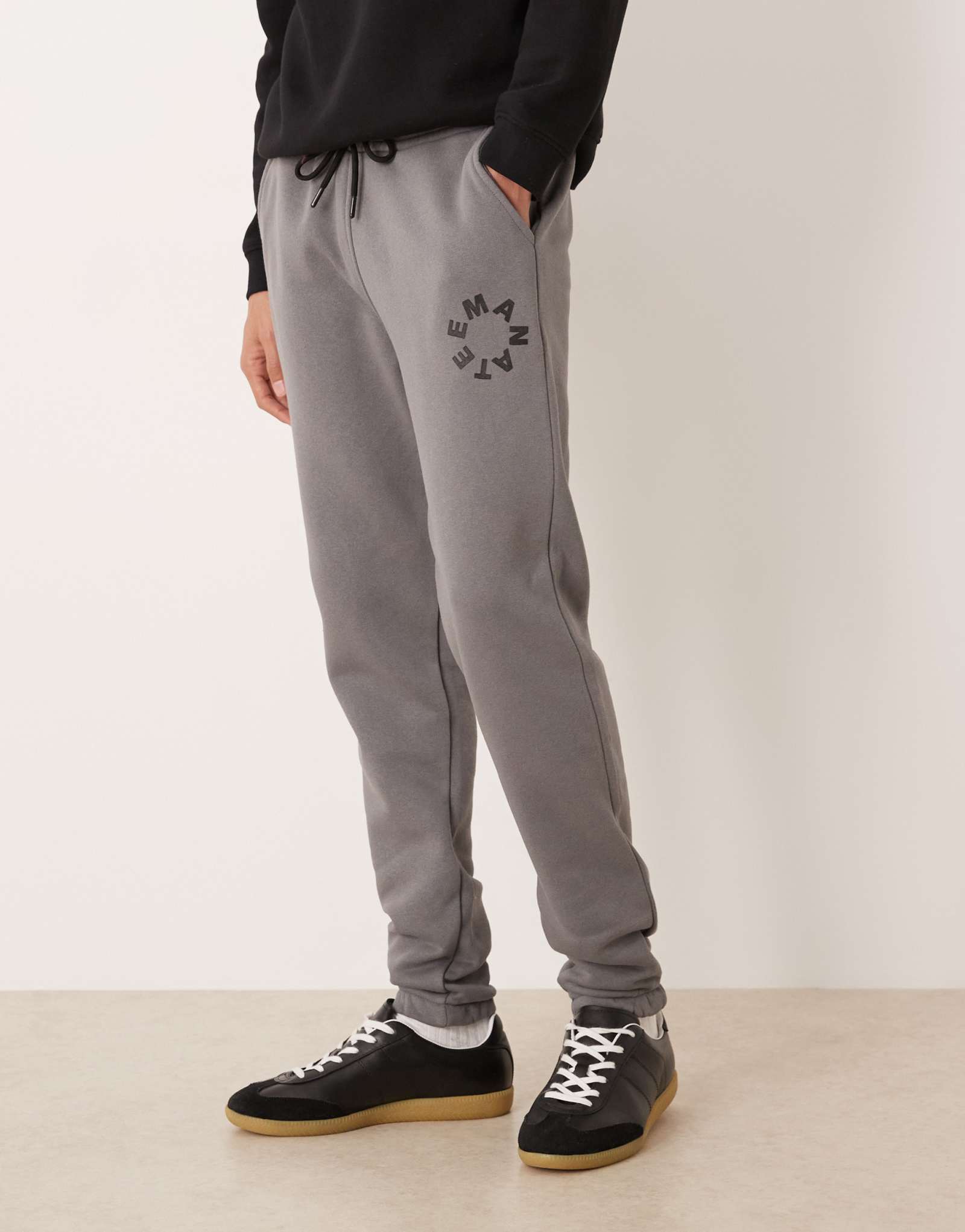 Облегающие спортивные брюки ASOS DESIGN цвета хаки