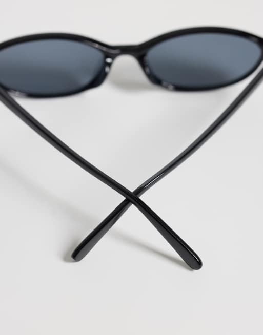 ASOS DESIGN slim oval sunglasses in shiny black with grad smoke lens, 2 of 3