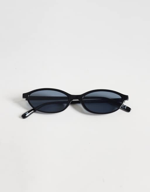 ASOS DESIGN slim oval sunglasses in shiny black with grad smoke lens, 3 of 3