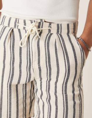 Asos Design Slim Short With Pleats